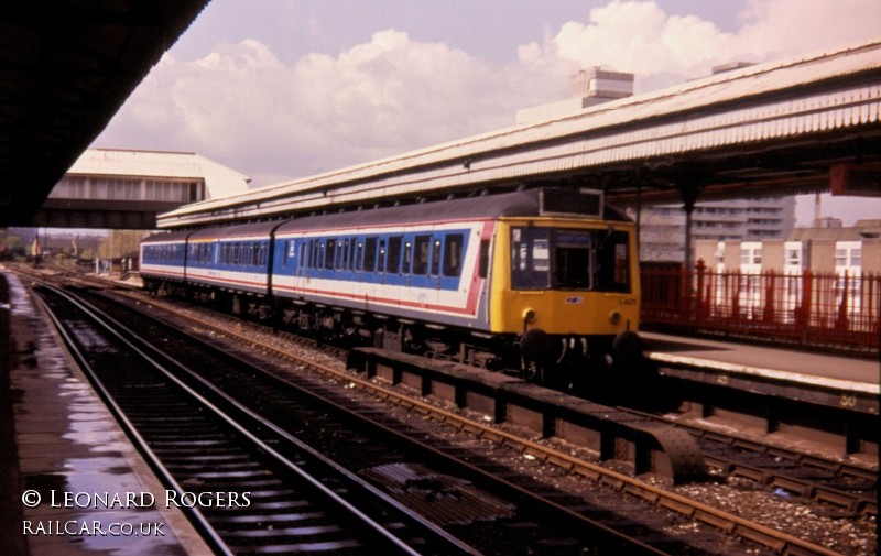 Class 117 DMU at Clapham Junction