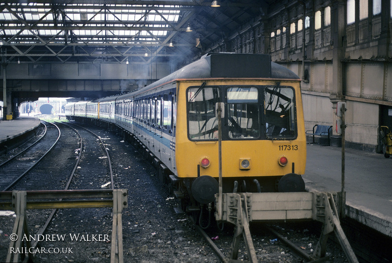 Class 117 DMU at Edinburgh Waverley