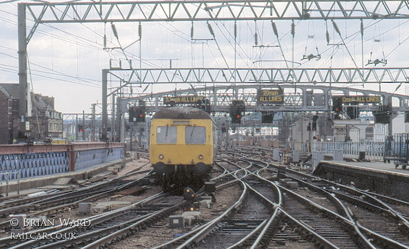 Class 120 DMU at Glasgow Central