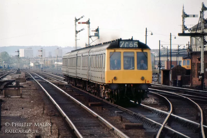 Class 127 DMU at Cricklewood Junction