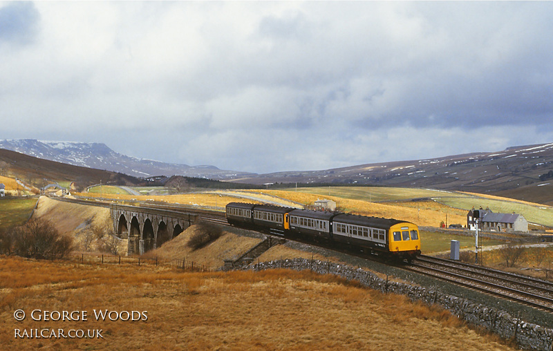 Class 101 DMU at Lunds Viaduct