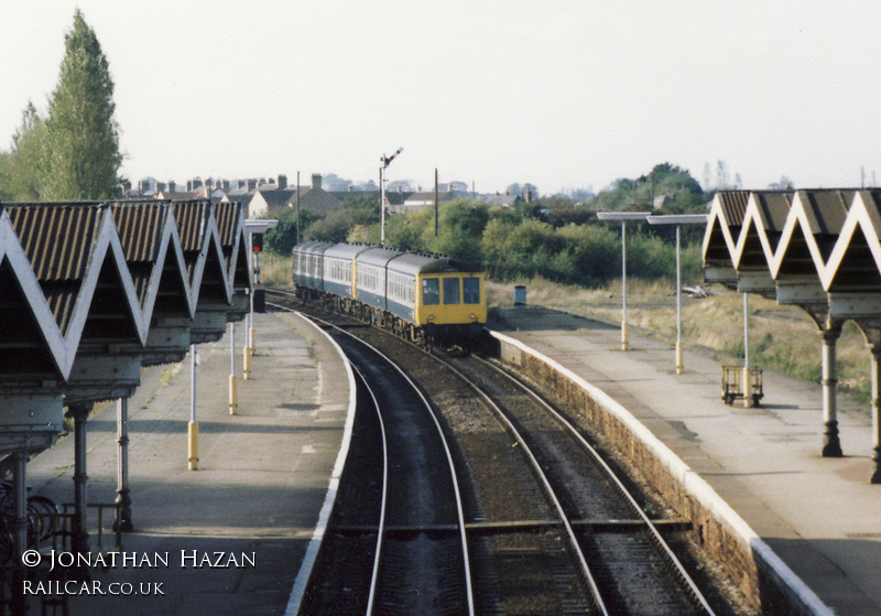 Class 114 DMU at March