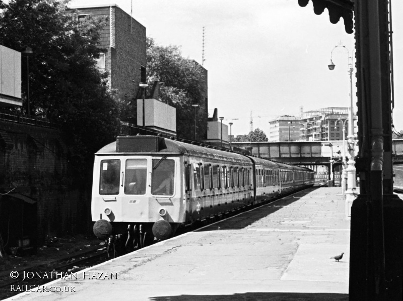 Class 115 DMU at Marylebone