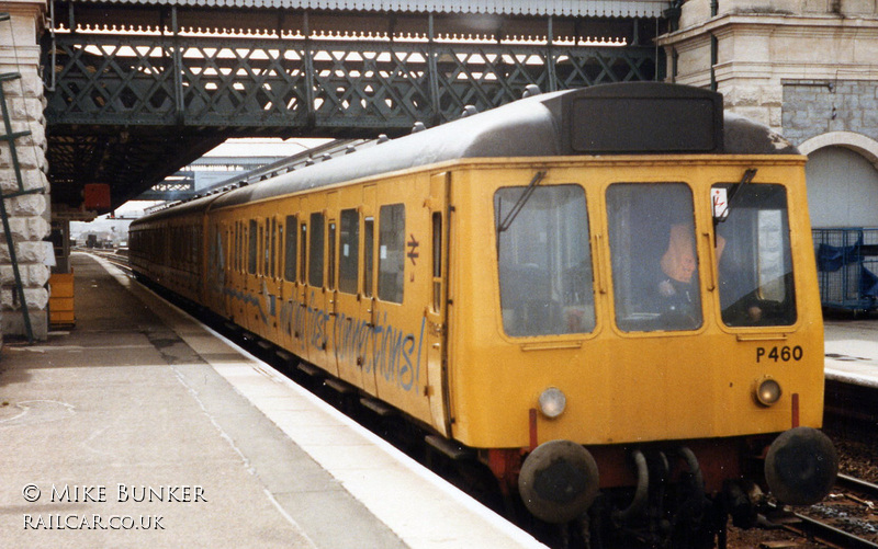 Class 118 DMU at Exeter St Davids