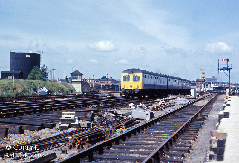 Class 120 DMU at Gloucester