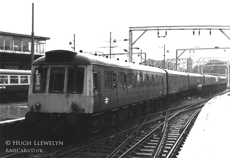 Class 127 DMU at St Pancras