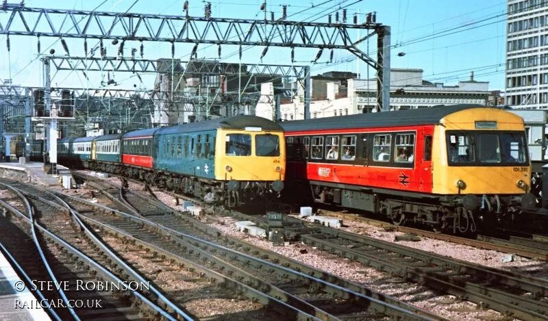 Class 105 DMU at Glasgow Central