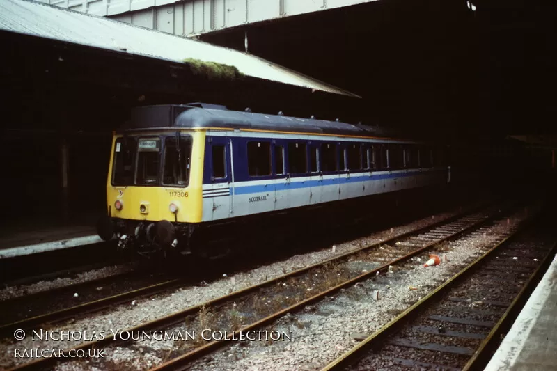 Class 117 DMU at Edinburgh Waverley