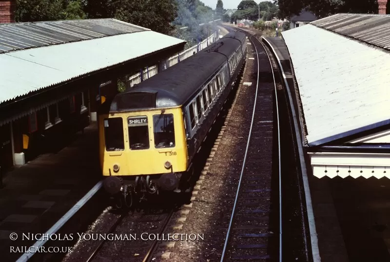 Class 118 DMU at Shirley