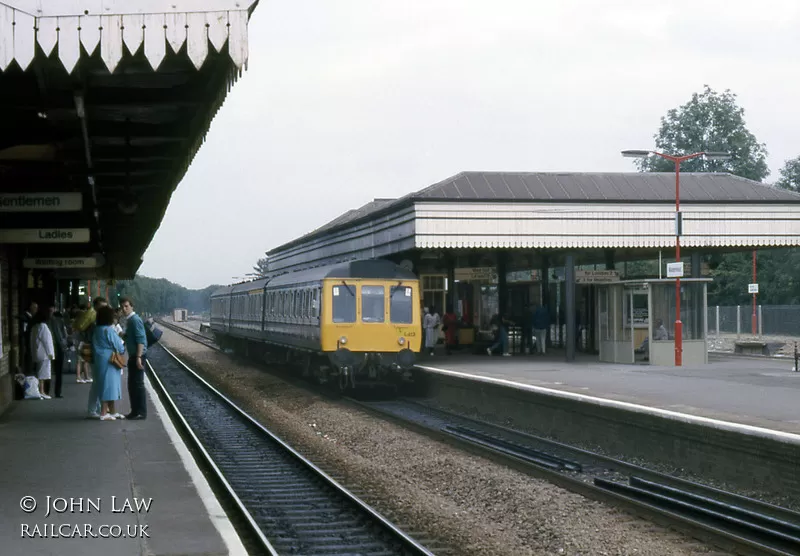 Class 118 DMU at Maidenhead